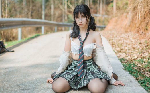 逐月su乡间小路,风格新颖且胆大