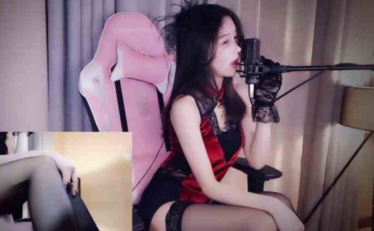 虎牙小小奶瓶儿定制助眠asmr，千元群里作业巨无霸草莓鉴赏
